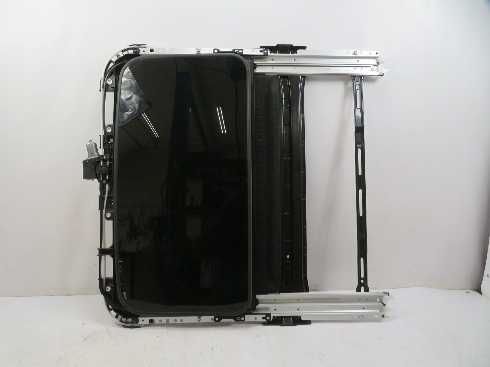 Toyota Highlander XLE Sunroof Frame Assembly, Single Panel, Motor/Shade