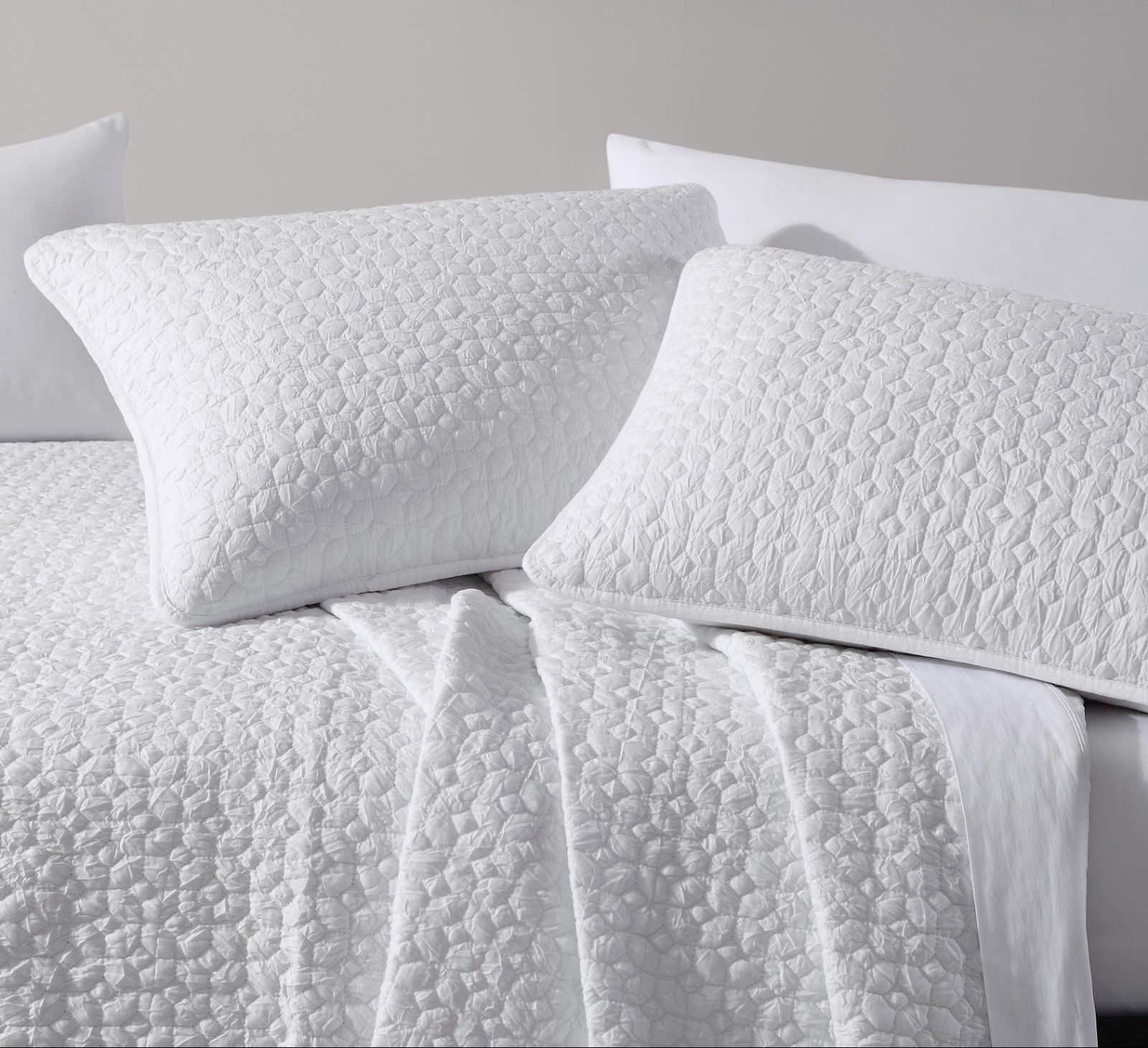 Elli Quilted Coverlet Set Geometrical Shape Bedding Pattern Texture Bed