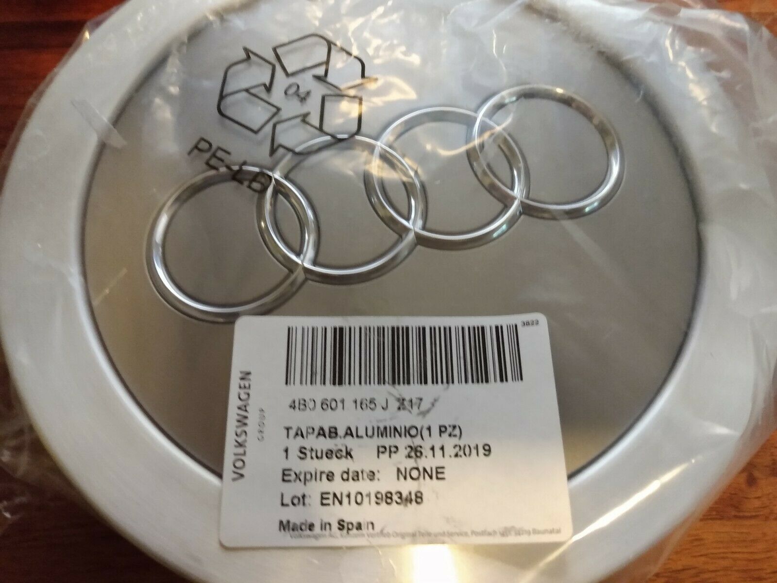 4B0601165JZ17 OEM by AUDI AVUS Alloy Wheel Center Cap A8 S8 0410 19