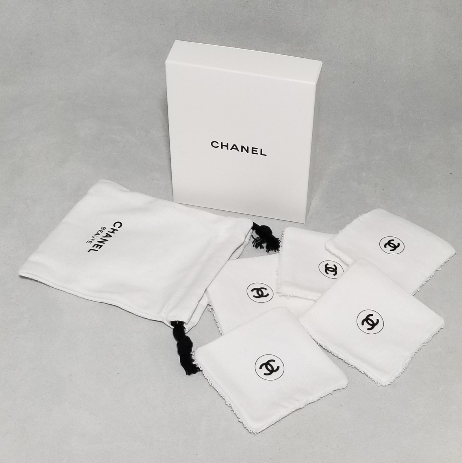 CHANEL VIP GIFT SET OF 5 WASHABLE COTTON PADS
