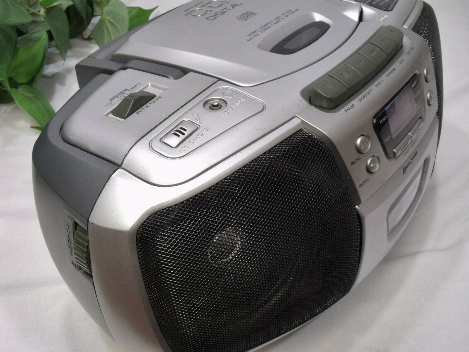 Lenoxx Sound AM / FM CD Player CD102 Digital Audio Portable Stereo