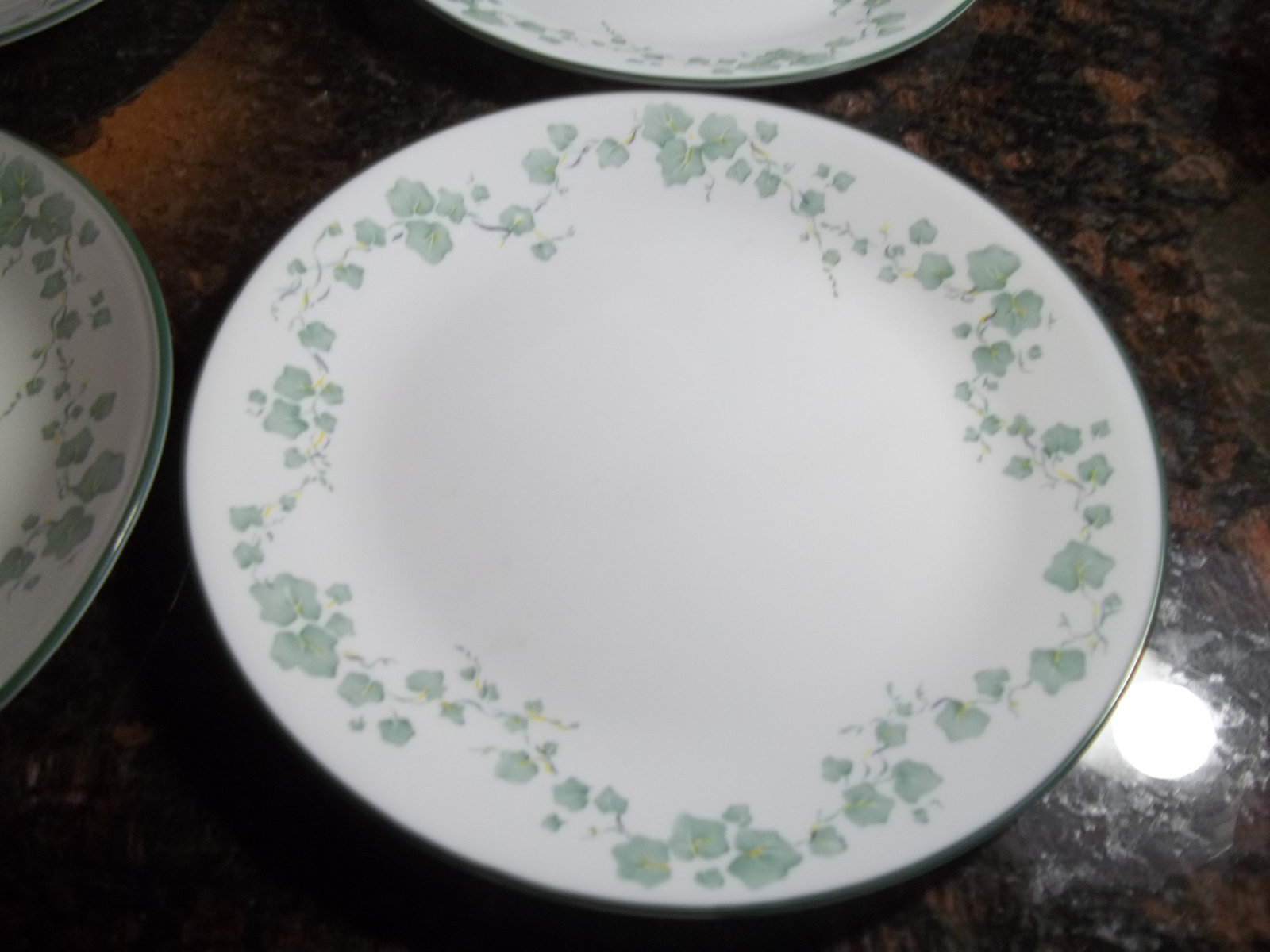 4 Corelle Callaway Rippled Edge Dinner Plates Plates