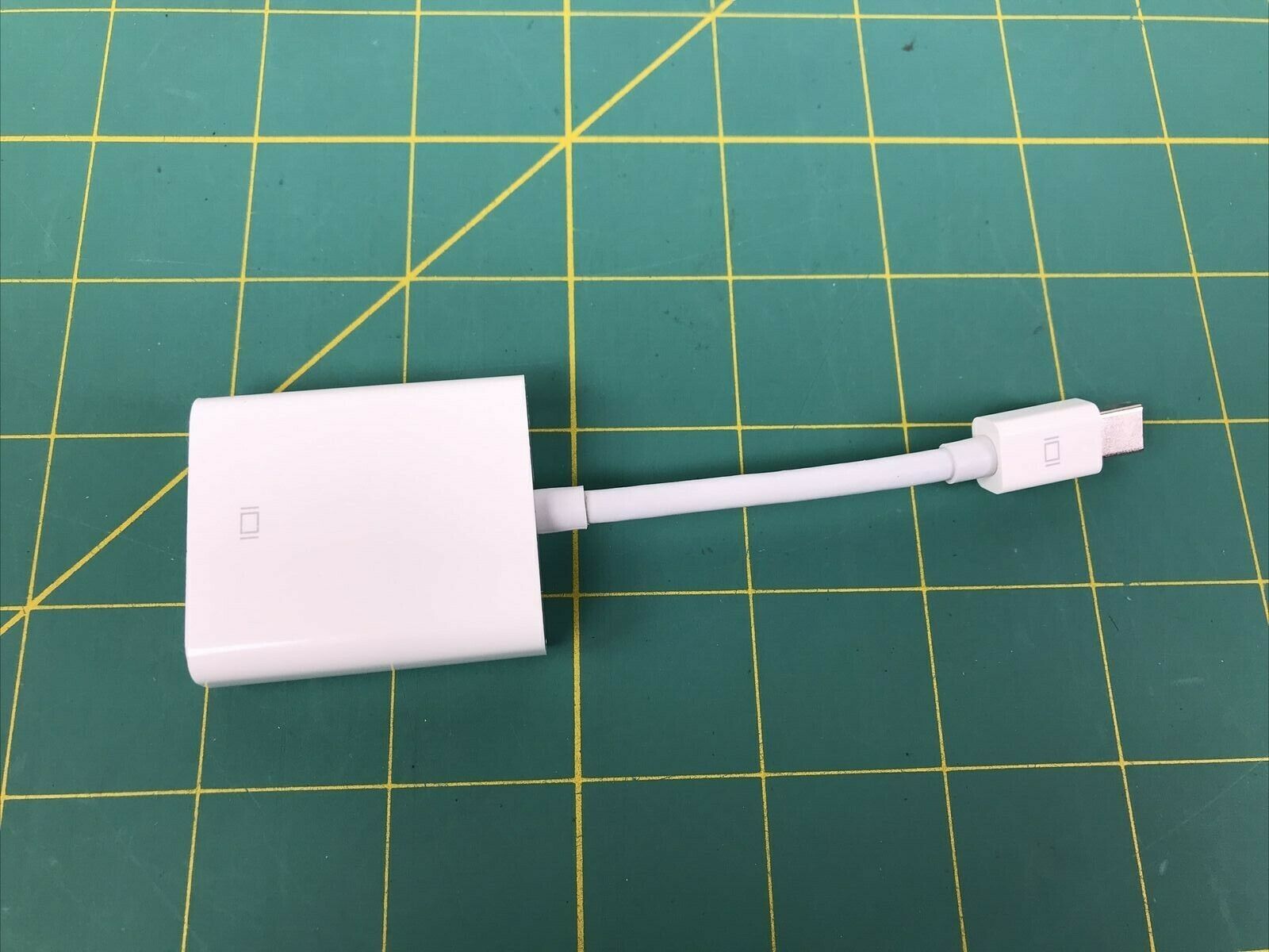 Apple Mini Display Port to VGA Adapter 