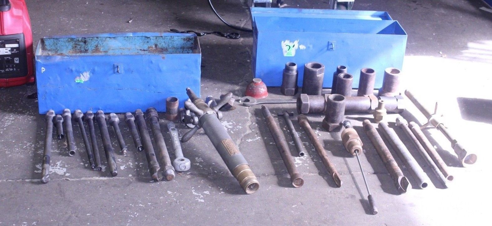 MUELLER MODEL D4 WATER MAIN TAPPING MACHINE WITH TONS OF ACCESSORIES