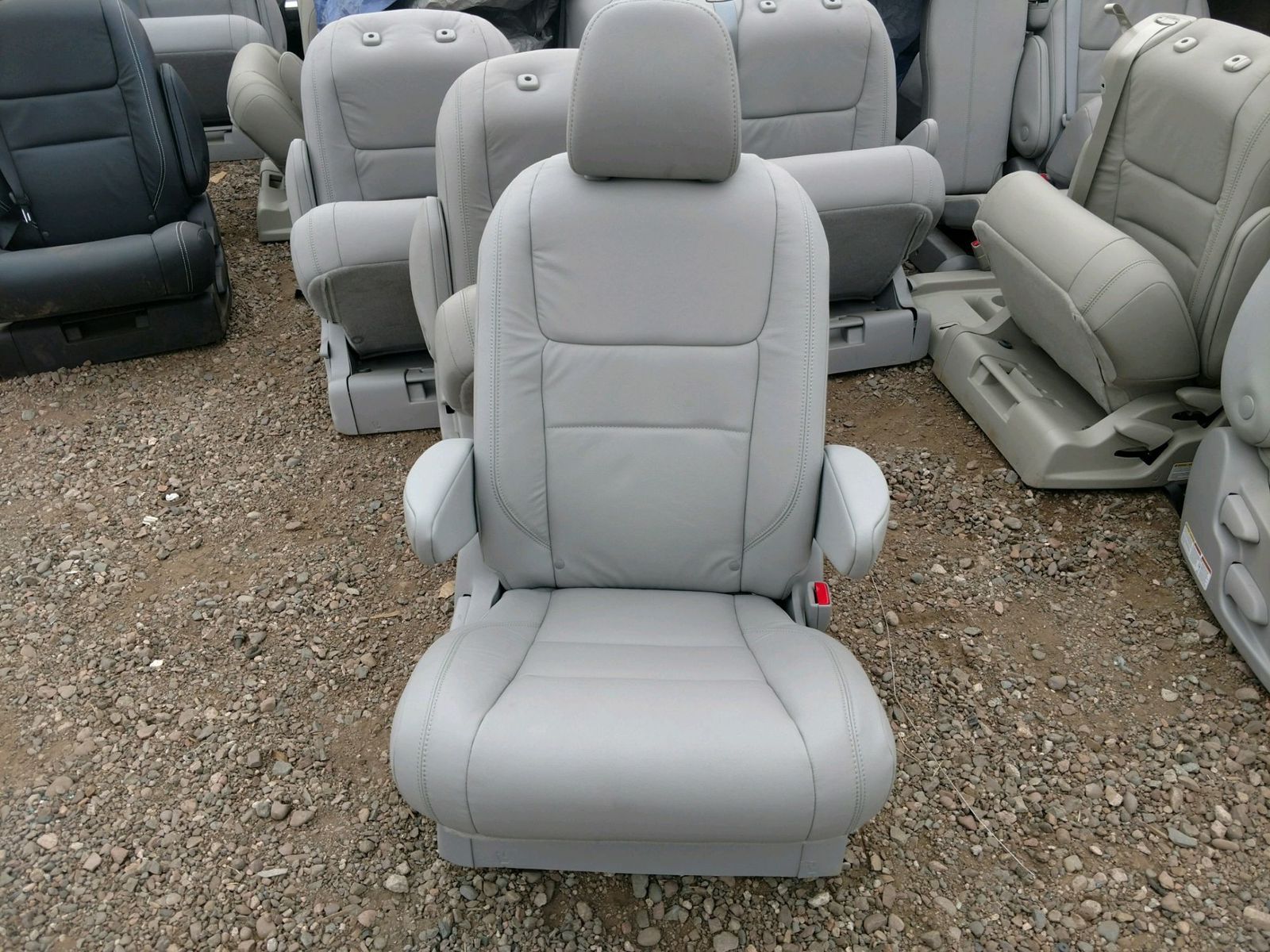 2015 - 2020 Toyota Sienna Middle Second Row Bucket Seat Right Side Gray ...