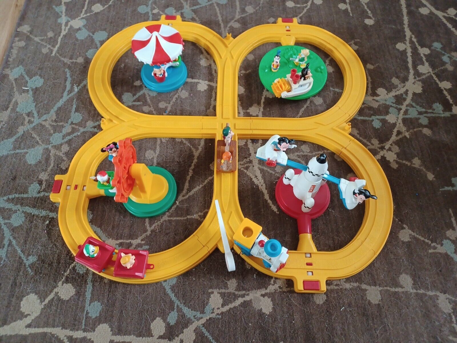 VTG DISNEYLAND Playset 1986 Playmates 36 PC DISNEY TOY TRAIN SET