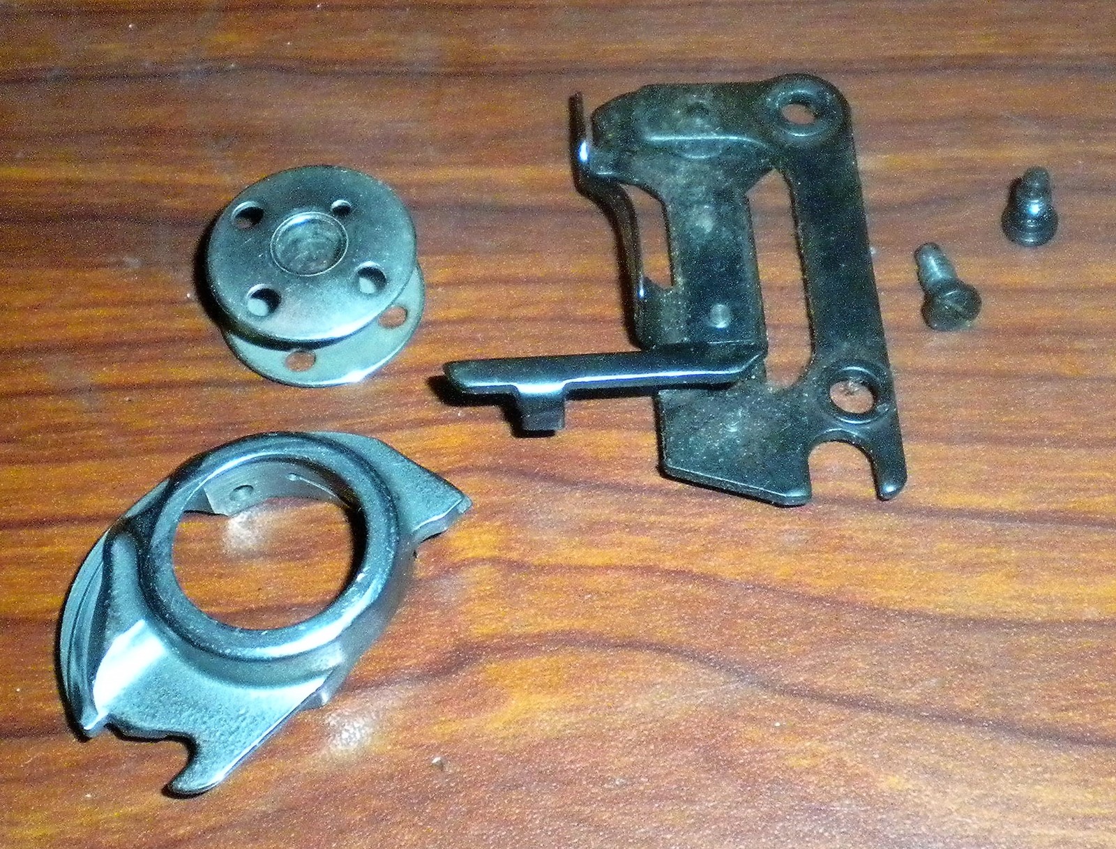 Singer Fashion Mate 257 Bobbin Case 153758 and 10 similar items