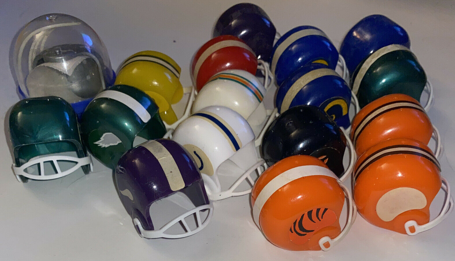 VINTAGE 80's NFL Football Helmet Mini Plastic Gumball Vending Machine
