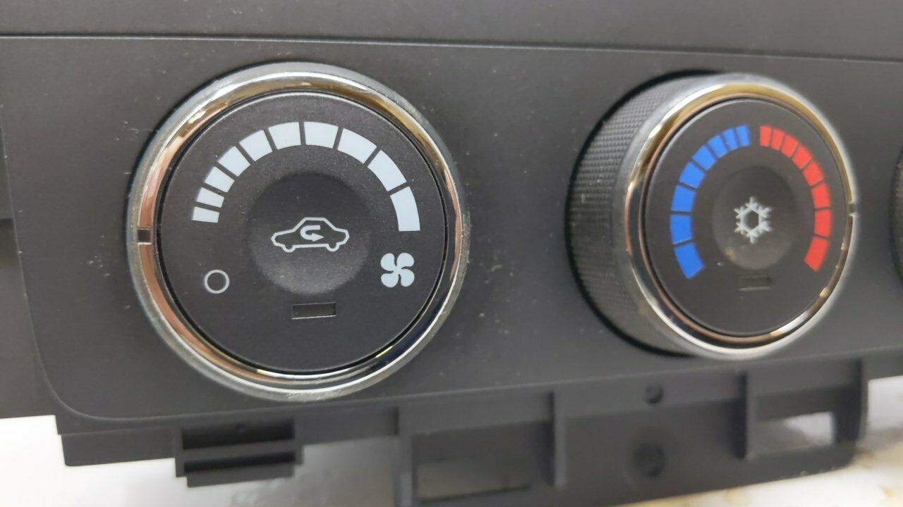 20062006 Buick Lucerne Ac Heater Climate Control 15817931 R8s22b25 A