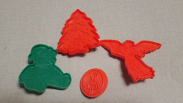Lot of 4 assorted Christmas cookie cutters plastic bear angels Hutzler tree - $4.99