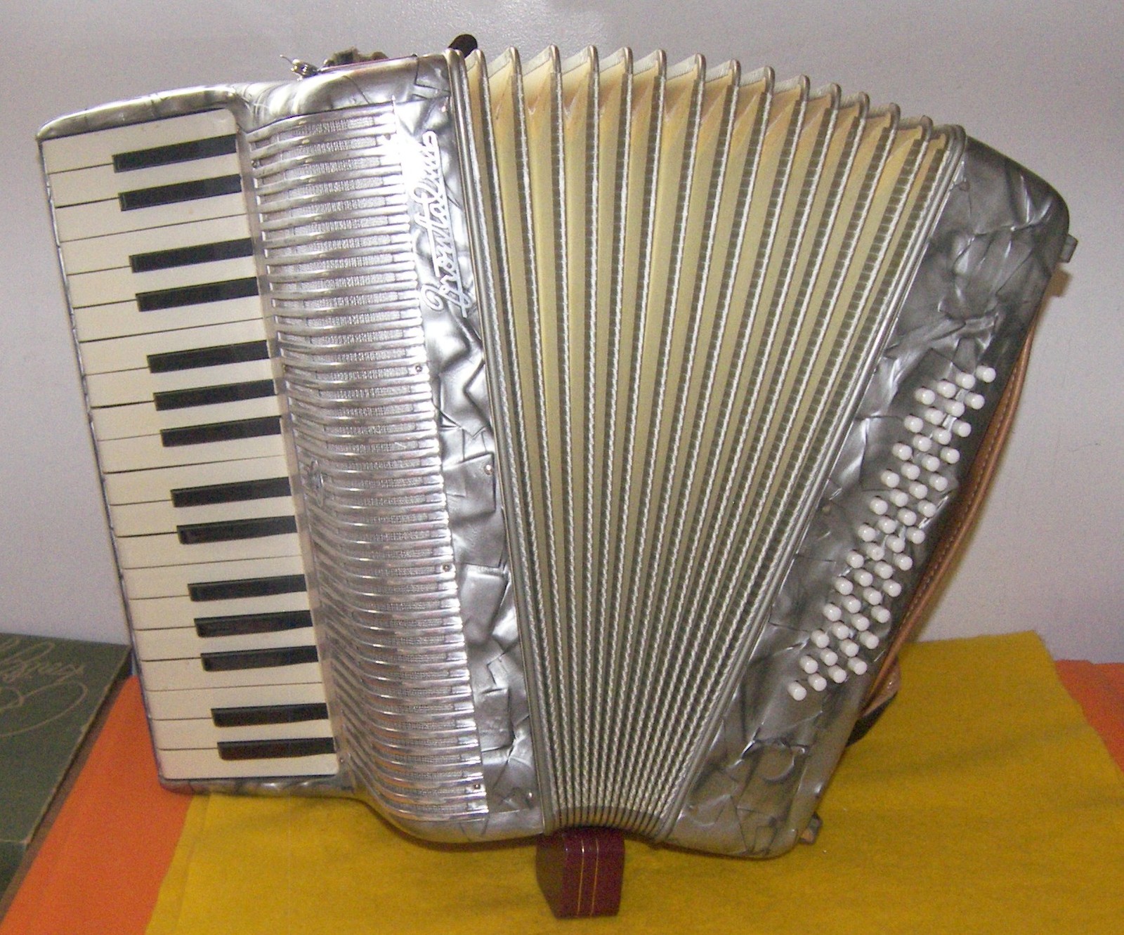 48 Bass Silver Colored Frontalini Accordion With Original Hard Case - Other