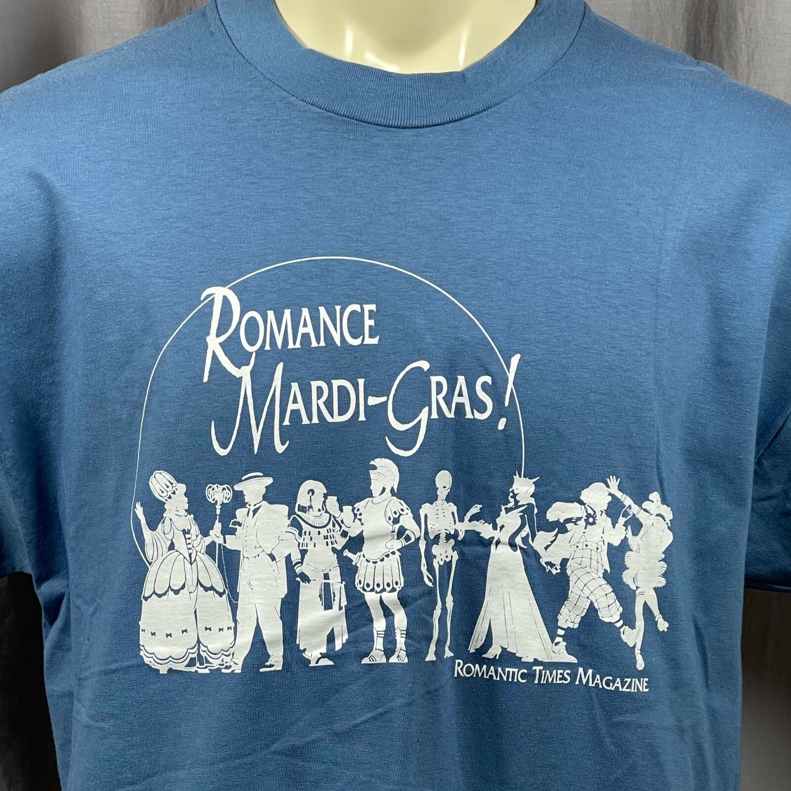 Romance Mardi Gras Romántico Times Revista Hombre XL Camiseta Hanes Fornido USA - $19.23