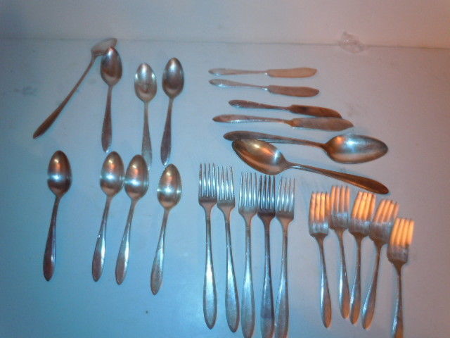 ONEIDA SILVER NOBILITY SILVER PLATE REVERIE 4 PIECE SETTING