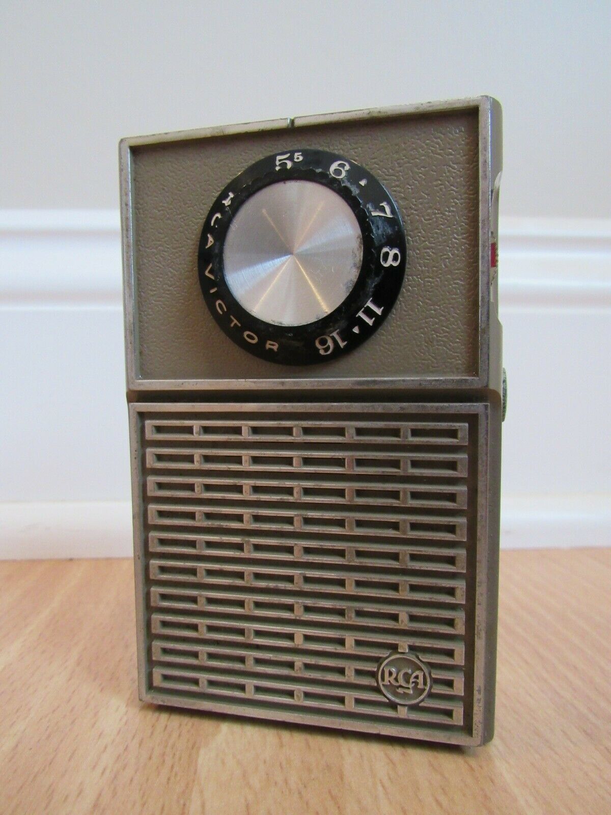 Primary image for RARE vintage transistor radio RCA VICTOR model 4RH16 RETRO mcm 1960's USA
