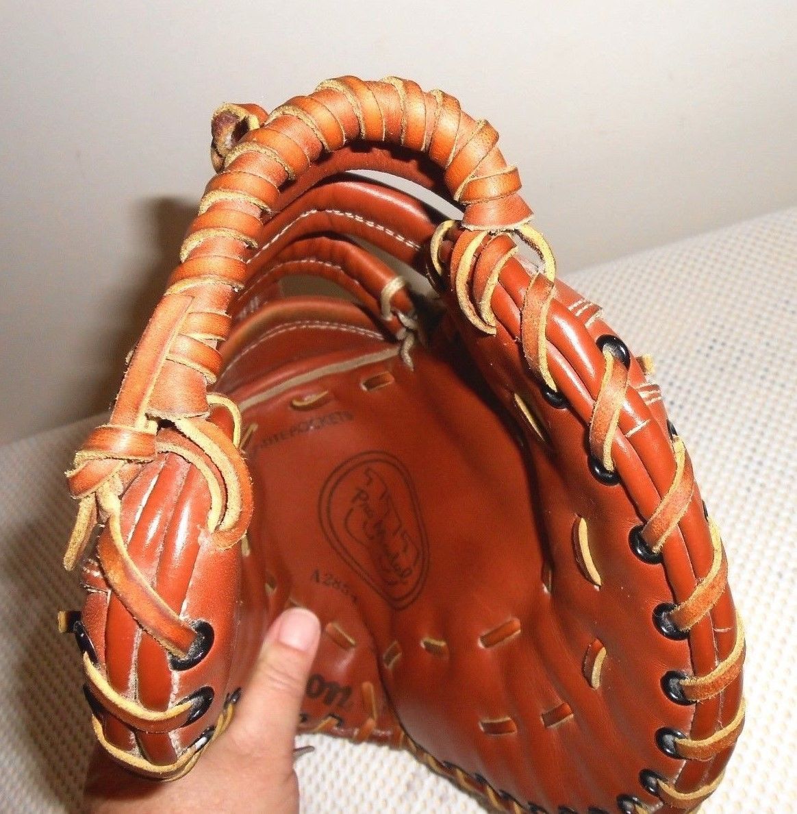 Wilson Vintage A2854 Pro Model 13" Cowhide Leather Baseball Glove RHT