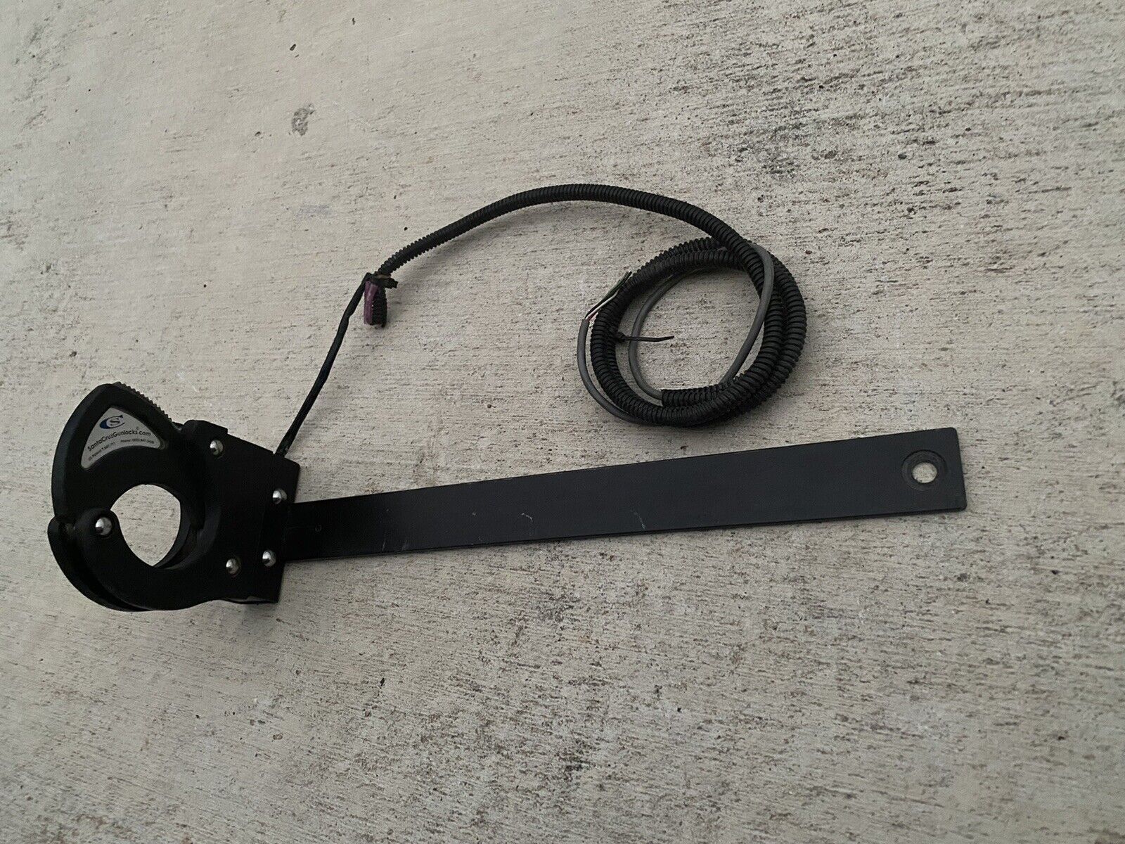 Santa Cruz Sc6 Universal electric Gun Lock For Rifles And Shotguns 12v