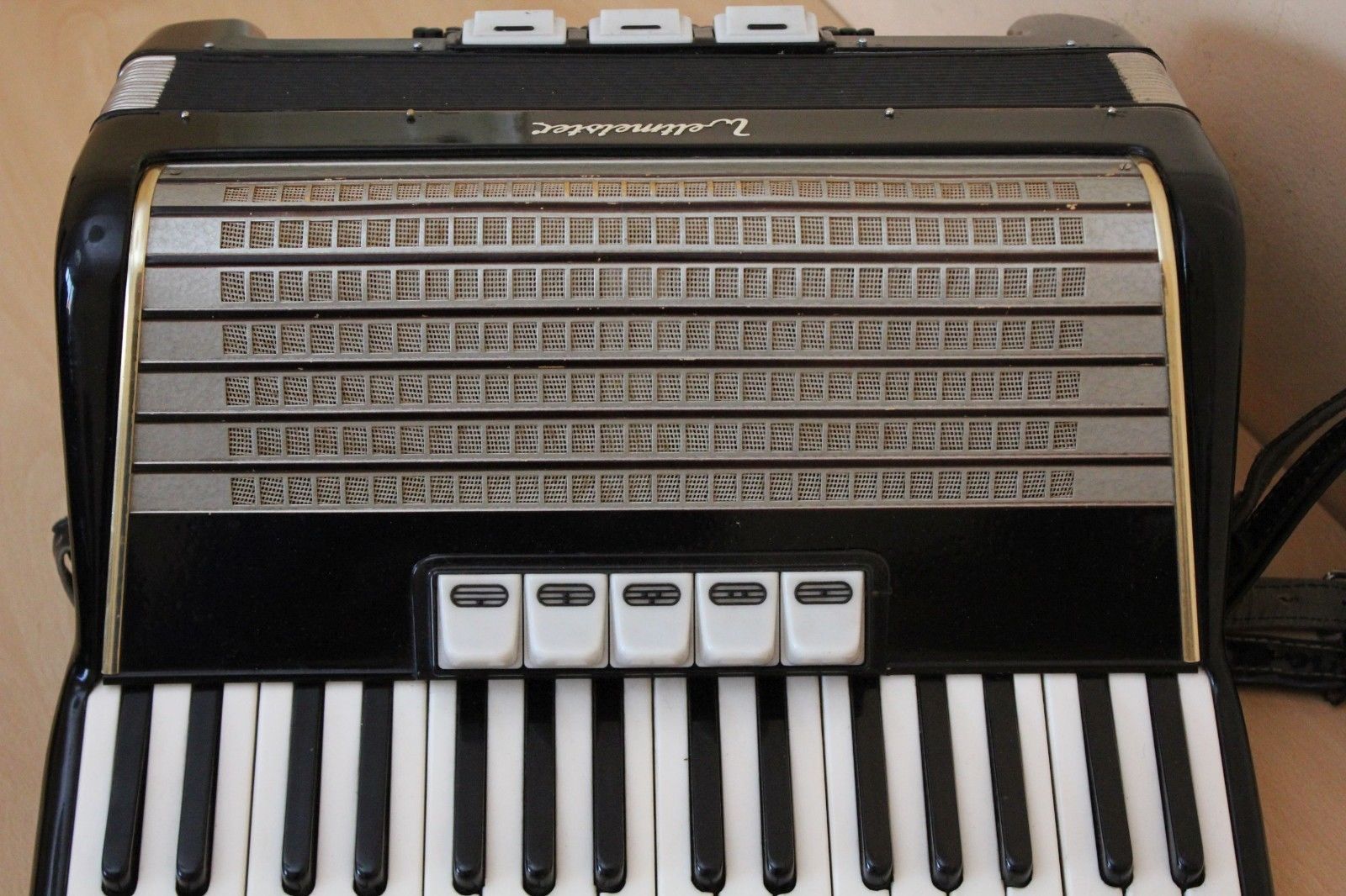Weltmeister 60 Bass LMM Accordion Akkordeon Fisarmonica Black Accordions