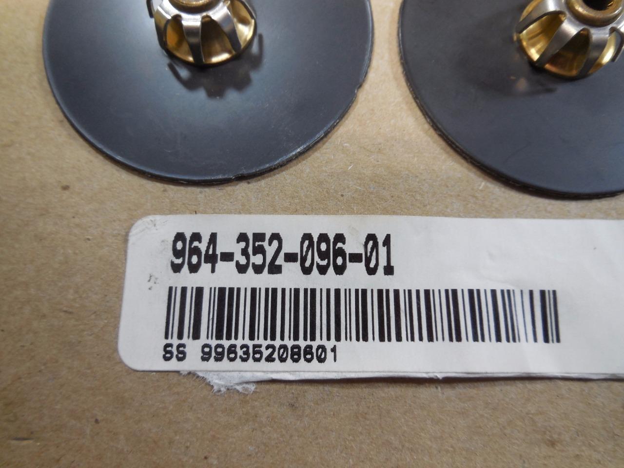 +NEW OEM Mopar V1013143 Front Disc Brake Pad Kit
