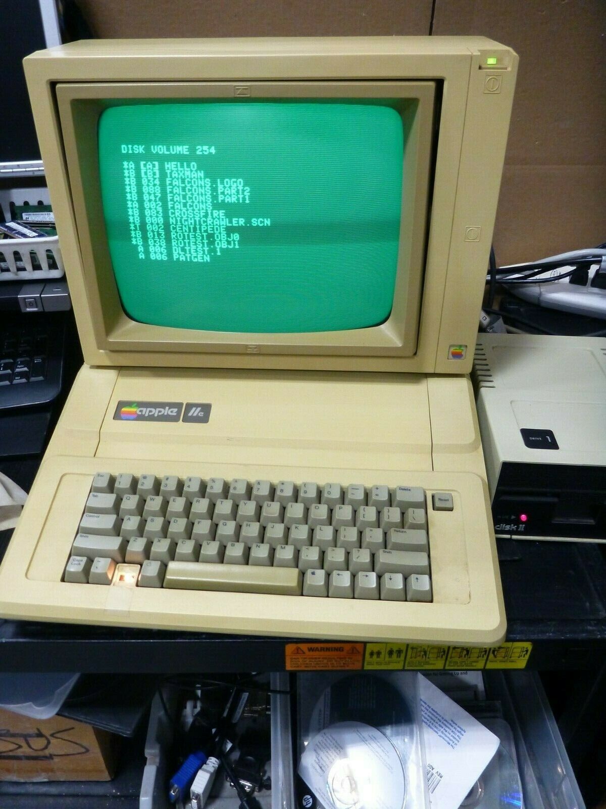 Apple iie 2e Computer A2S2064 + A2M2010 Green Monitor + 5.25