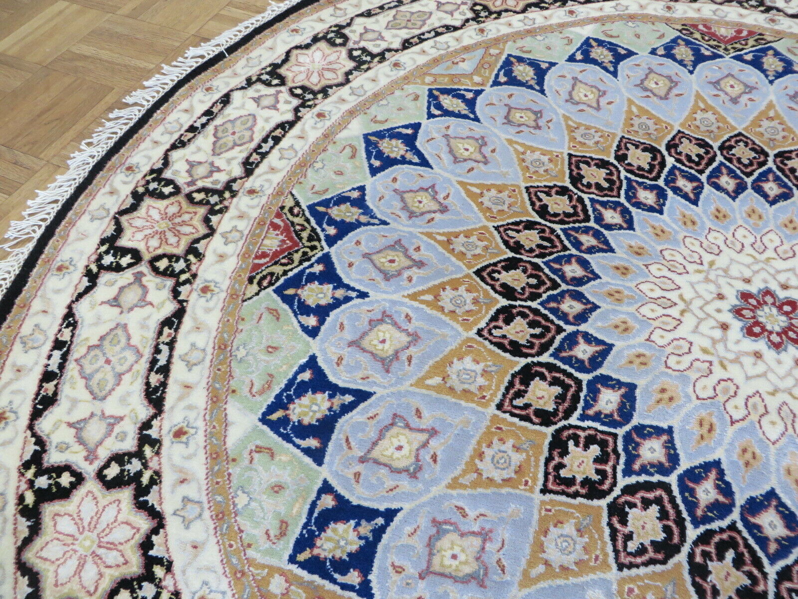 5'2 x 5'2 Round Hand Knotted Fine Nain Gombad With Silk Oriental Rug