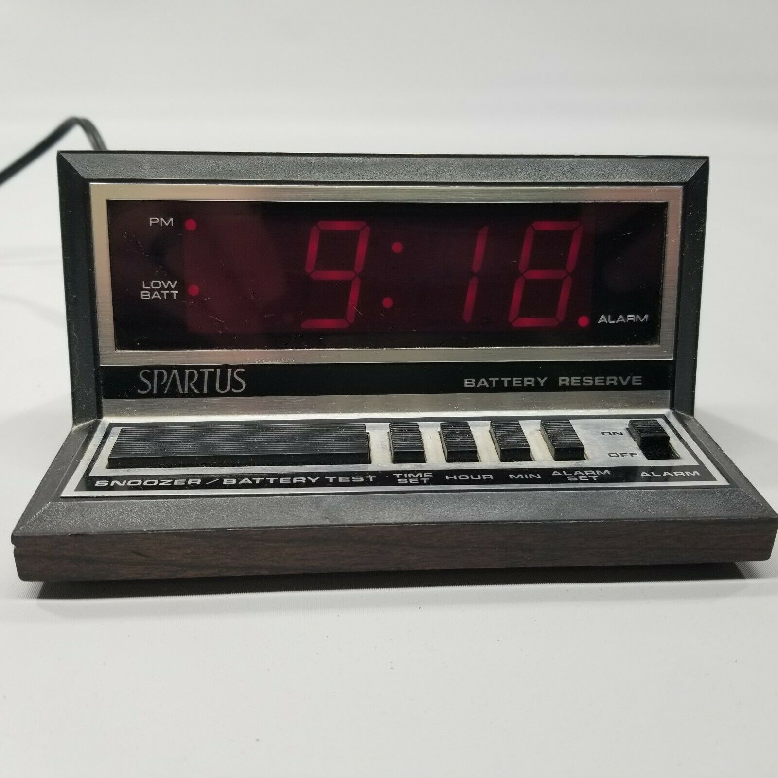 Details about   Spartus Model 1140 Vintage Electric Alarm Clock Red LCD W/ Battery Backup Tested 