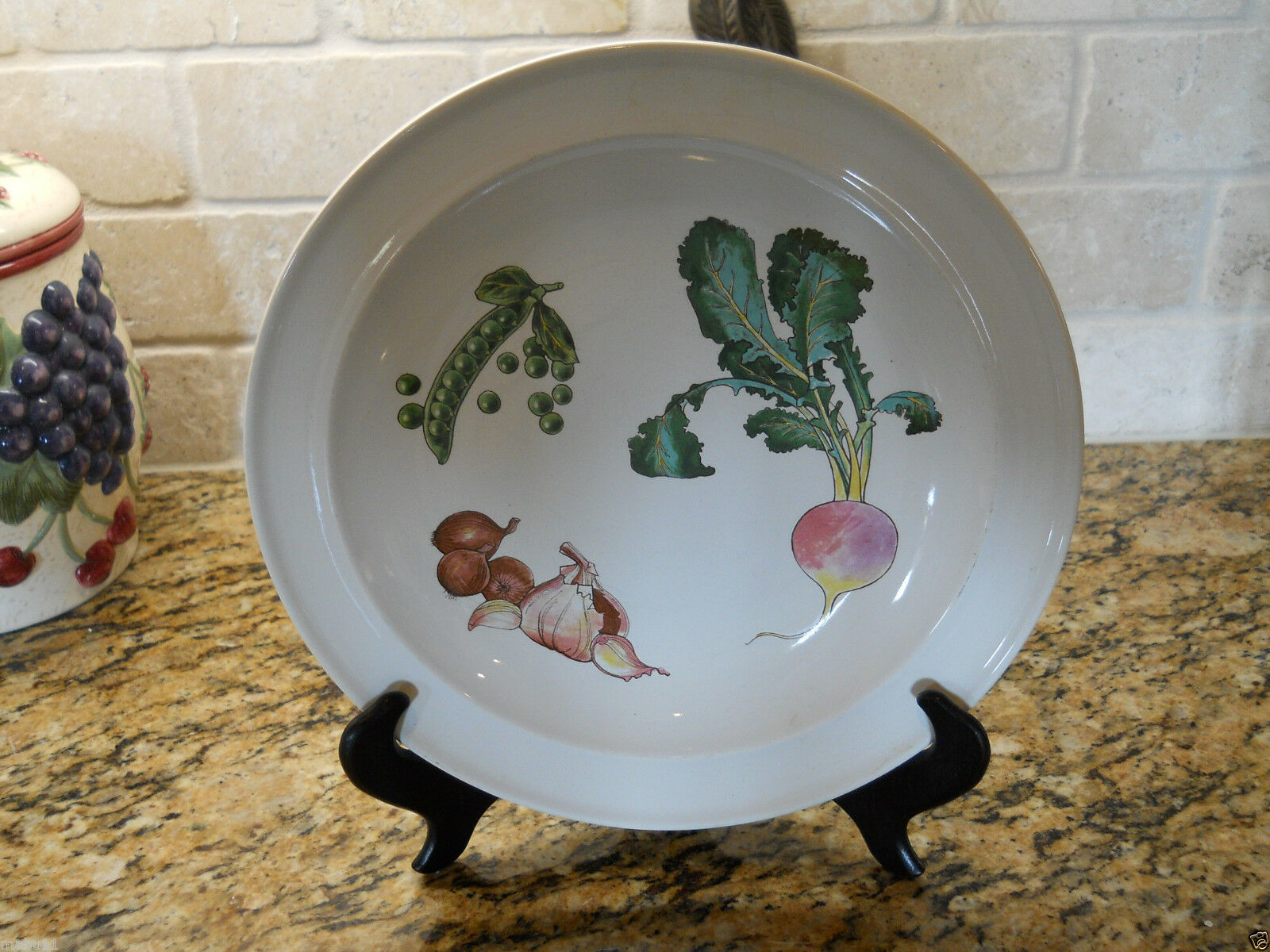 Wedgwood China Gourmet 10 3/4" Dinner Plate Vegetables Croft Shape
