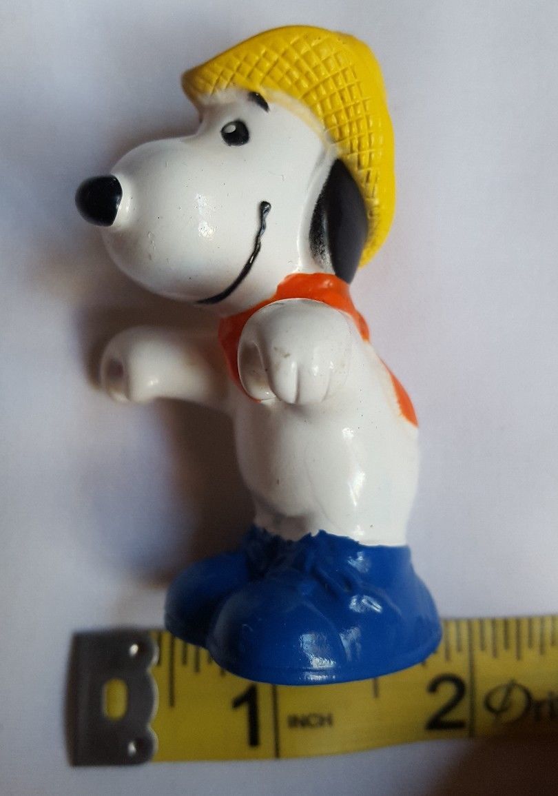 toy snoopy dog