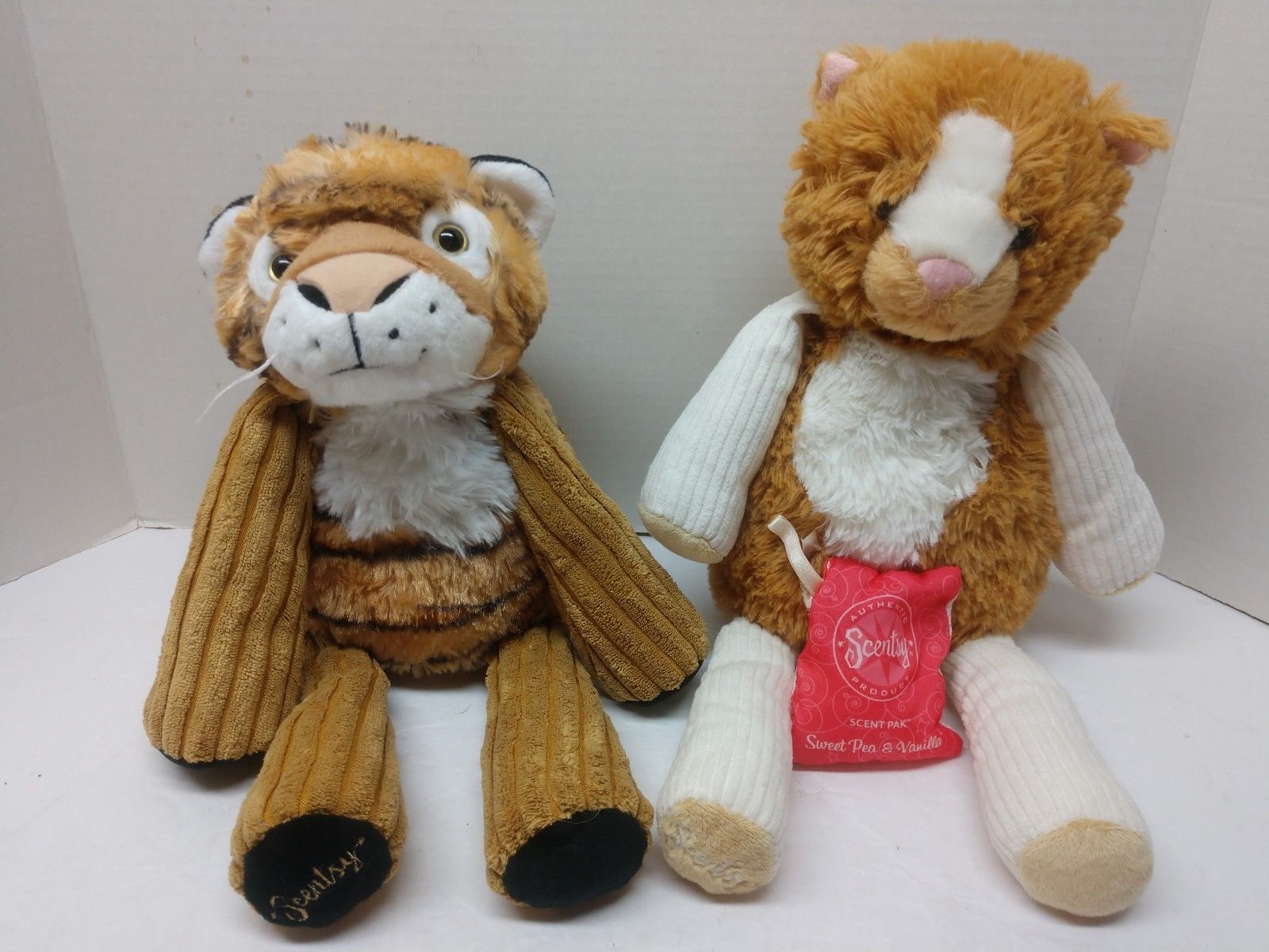 Lot of 2 Scentsy Buddy Buddies Scratch Cat Plush Tucker Tiger One Scent ...