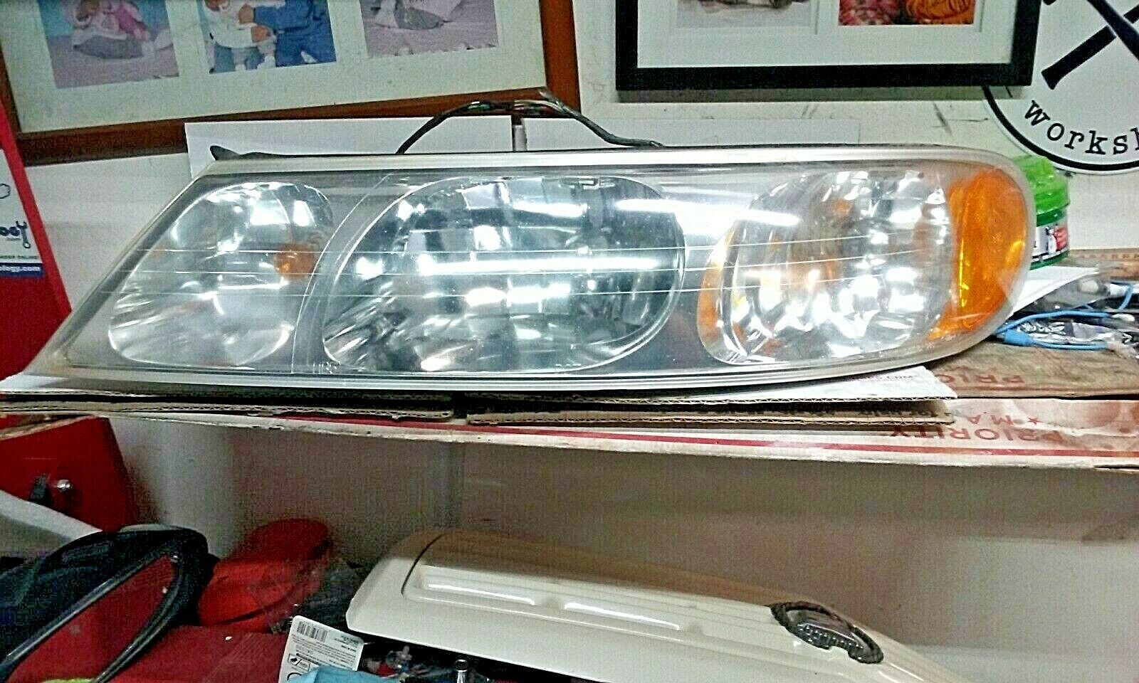 19982002 LINCOLN CONTINENTAL DRIVER LEFT HEADLIGHT ASSEMBLY Headlights