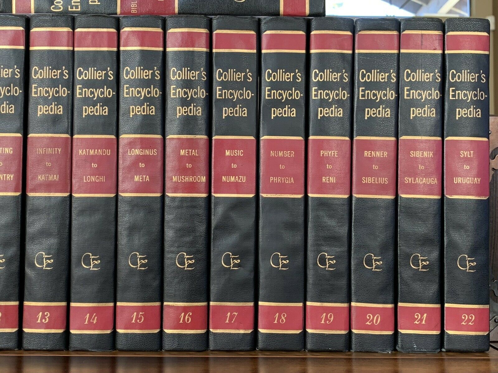 Vintage 1962 Collier's Encyclopedia Set + Year Books 36 Hard Cover Old