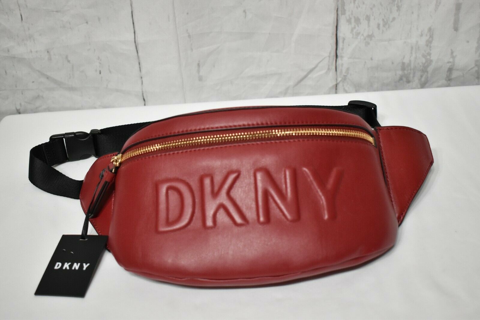 dkny tilly logo fanny pack