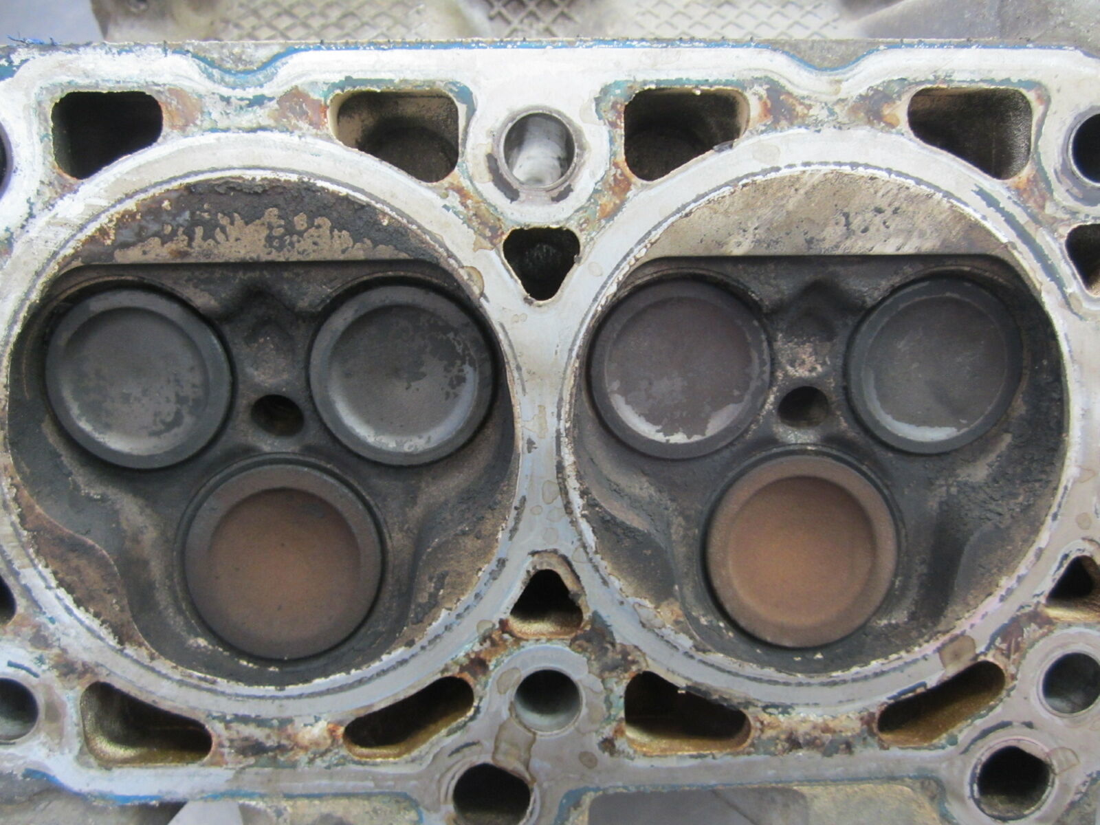 HF006 Left Cylinder Head 2005 Ford F150 5.4 3L3E6C064KE Cylinder