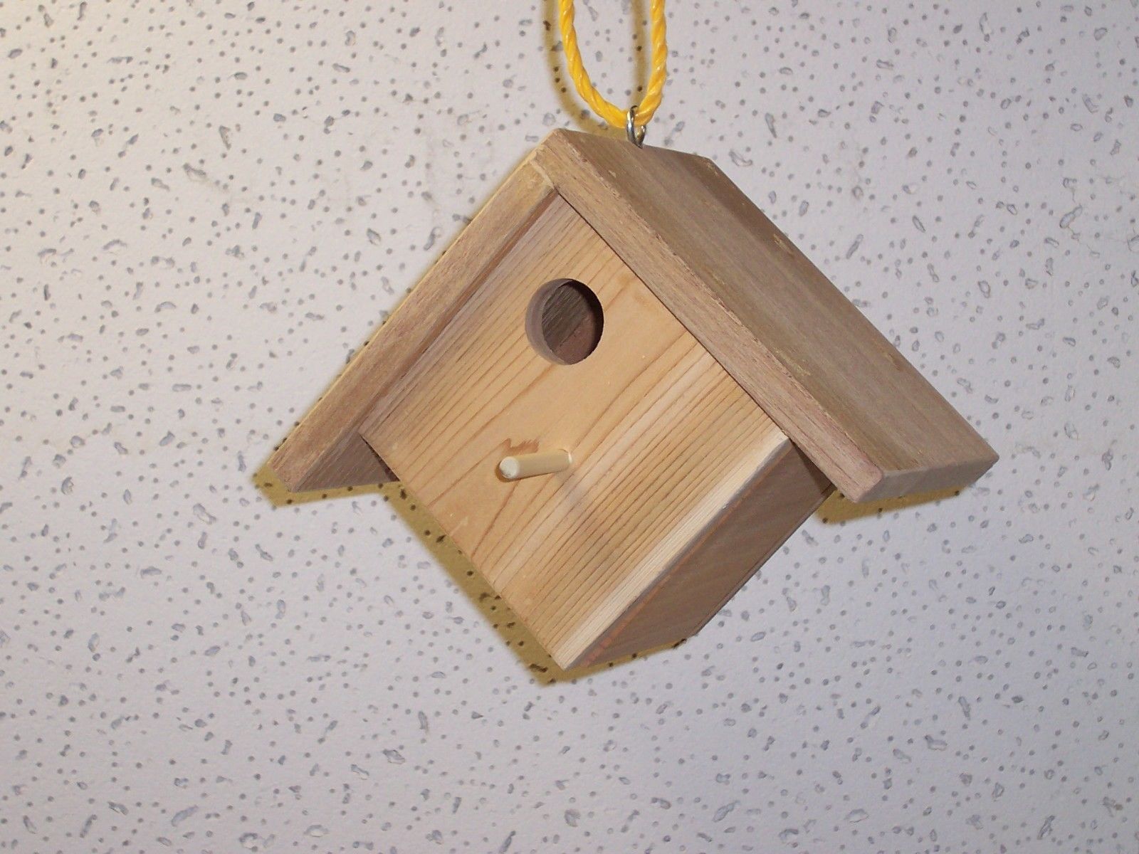 Diamond shaped birdhouse,with perch & clean-out. - Birdhouses