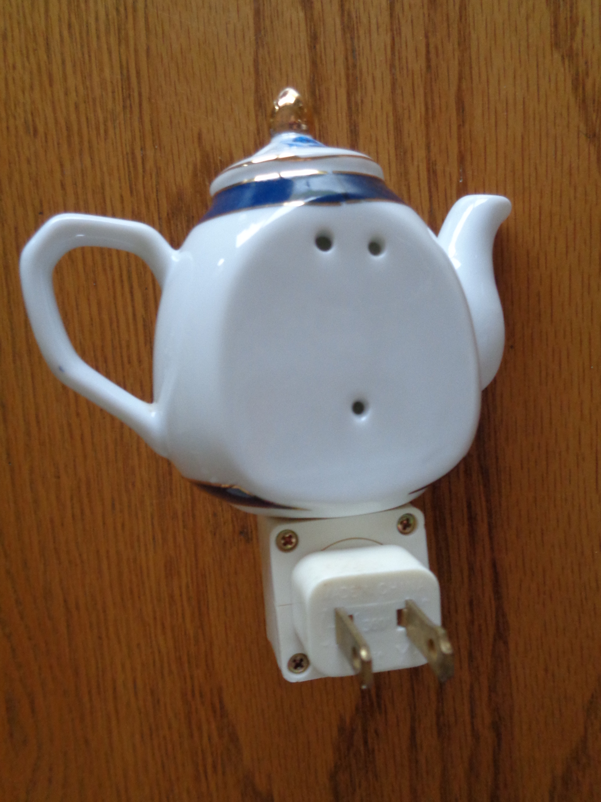 Mini Teapot Night Light Porcelain White with Blue Flowers 5 x 4.5 Plug
