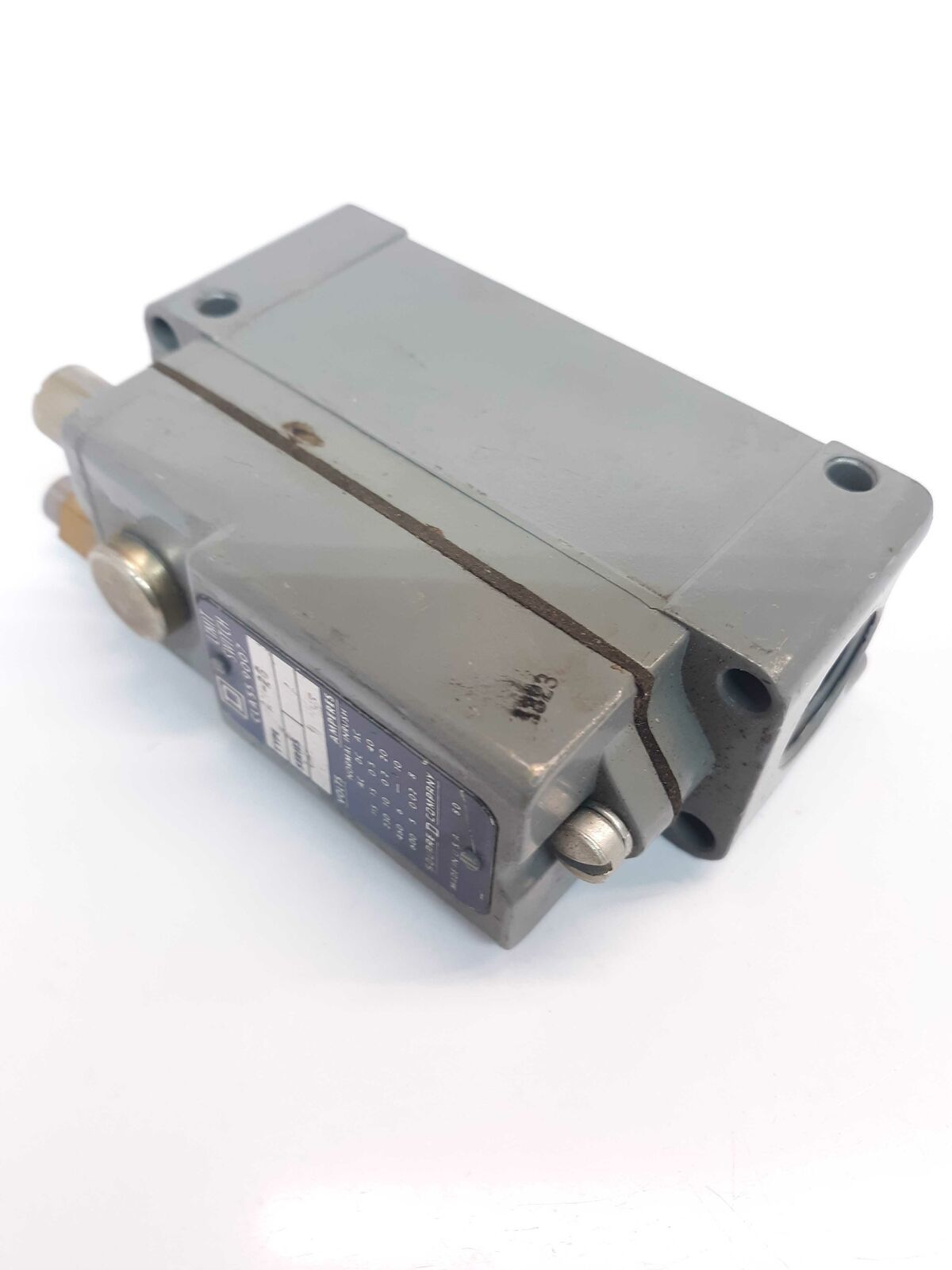 Square D Industrial Limit Switch AW26 Limit Switches