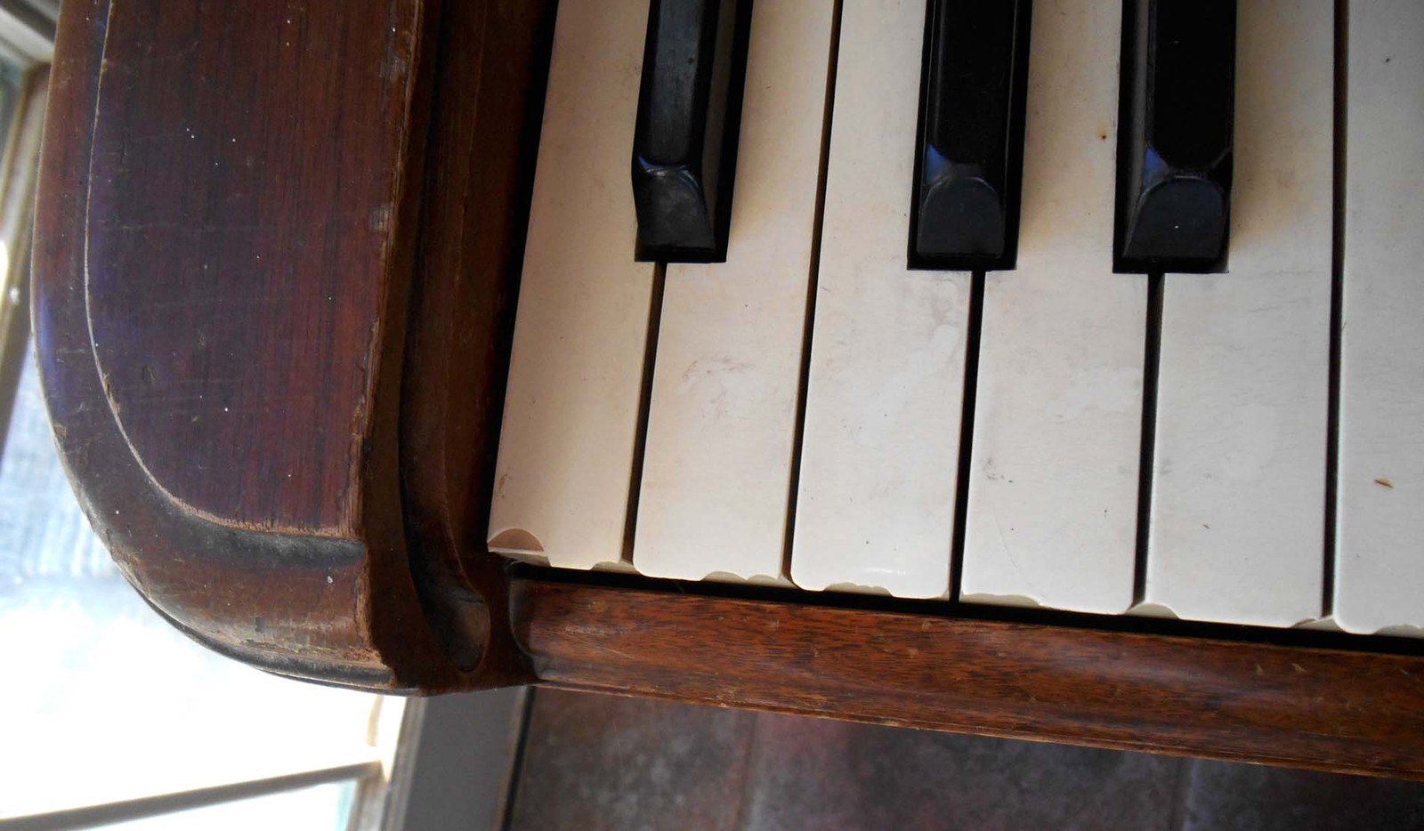 vintage mahogany wurlitzer spinet piano