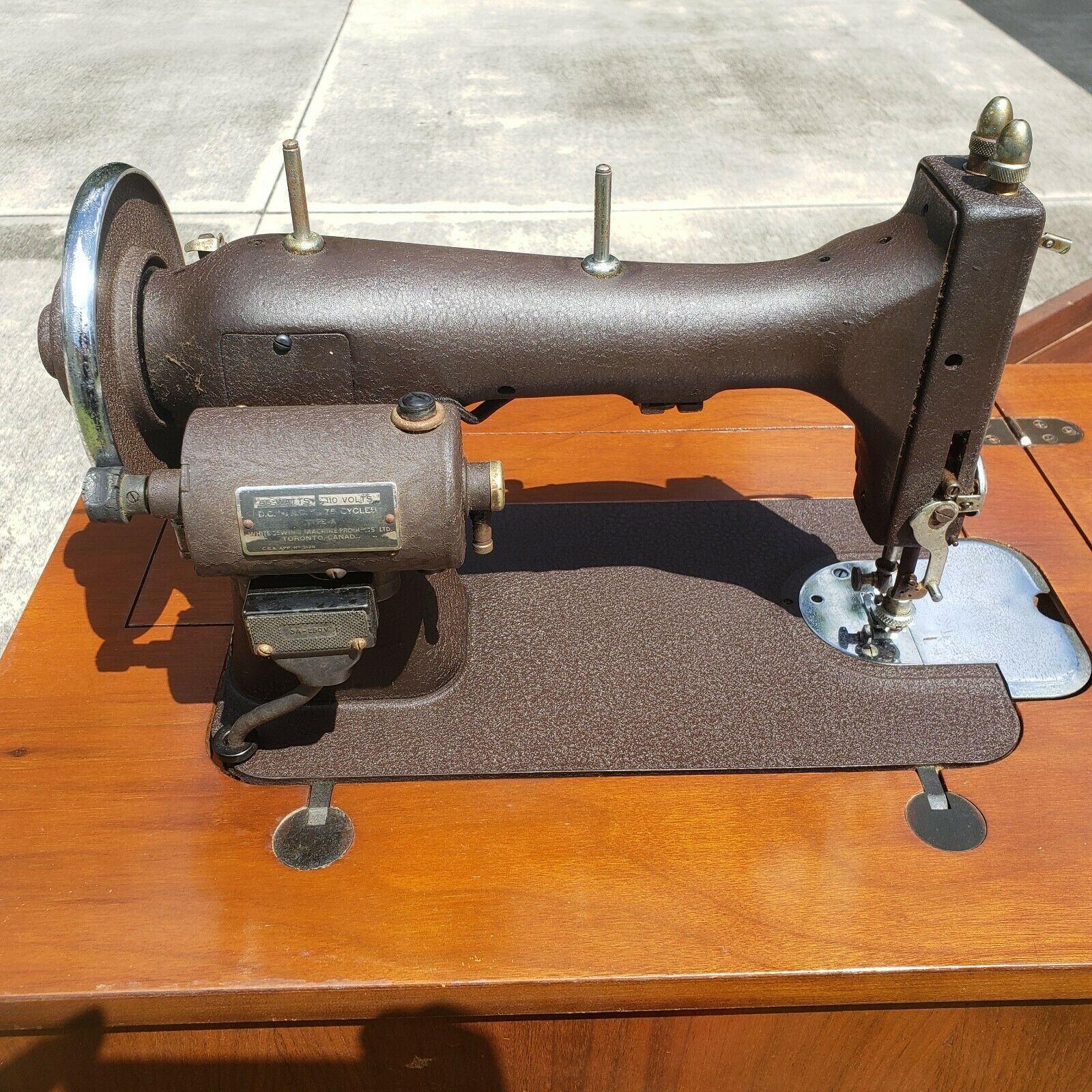 Vintage White Rotary Sewing Machine Model 41 Machines