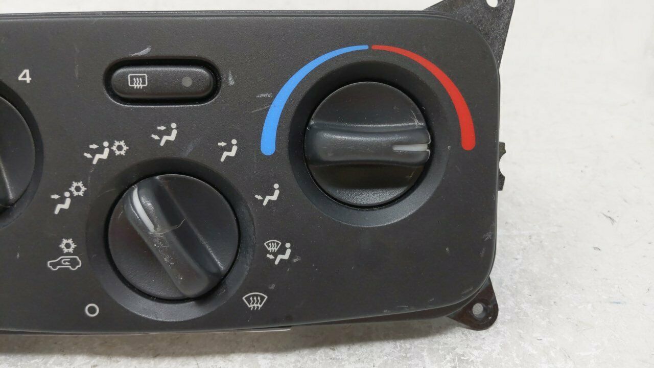 20022003 Jeep Liberty Ac Heater Climate Control P55037533ad 52322 A