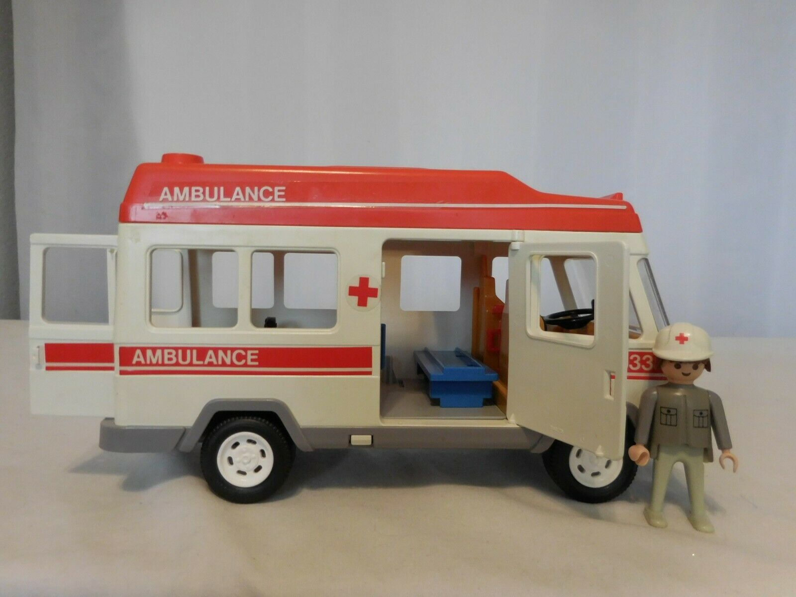 playmobil ambulance 1985