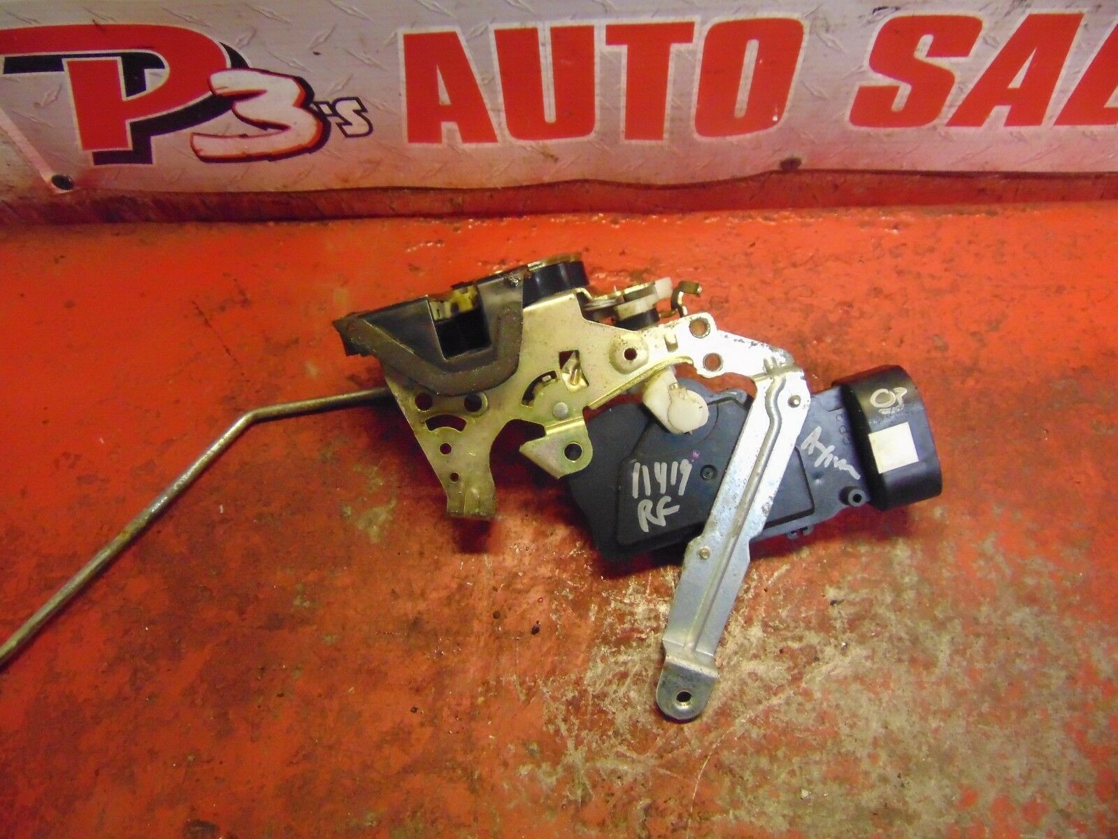 04 02 03 Isuzu Axiom oem passenger right front door latch power lock ...