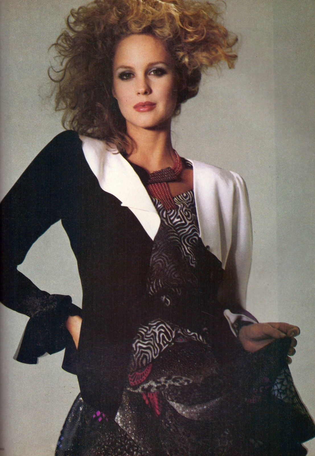1983 Vogue Fashion Magazine Renee Simonsen Jessica Lange Frida Kahlo ...