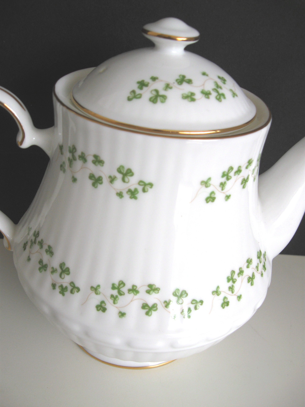Royal Tara Fine Bone China Ireland Teapot with Lid Trellis Shamrock