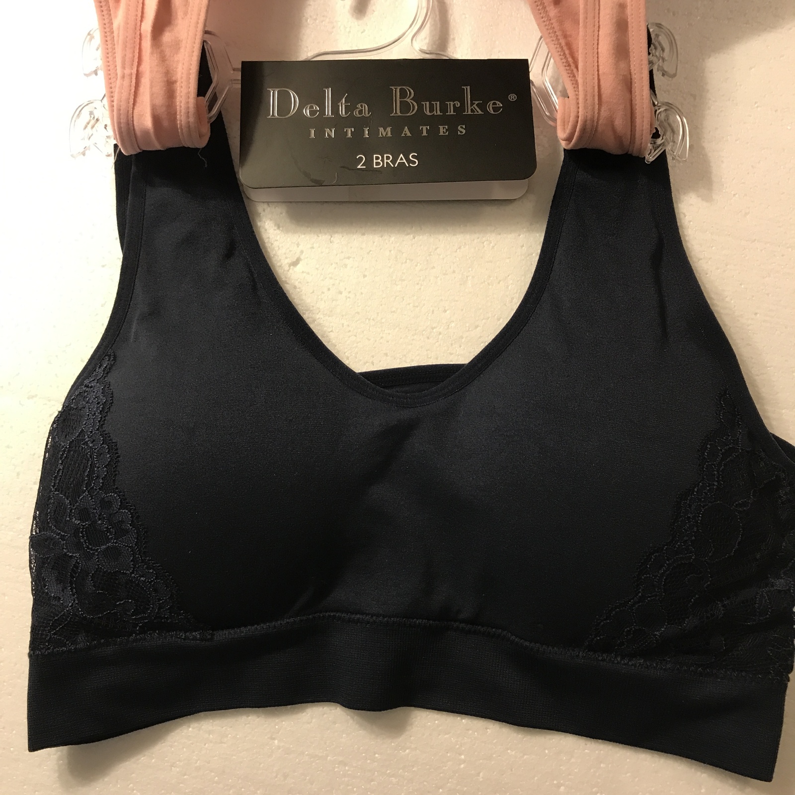 delta burke sports bra