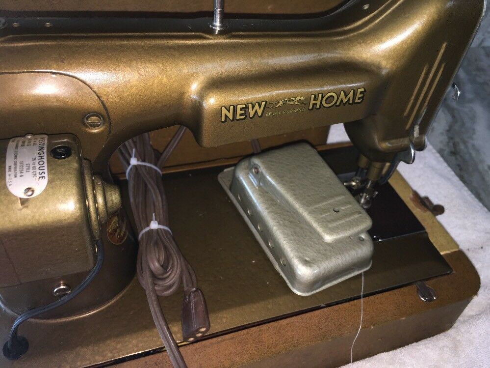 VINTAGE NEW HOME SEWING MACHINE LIGHTRUNNING MODEL NLB 1940s CASE