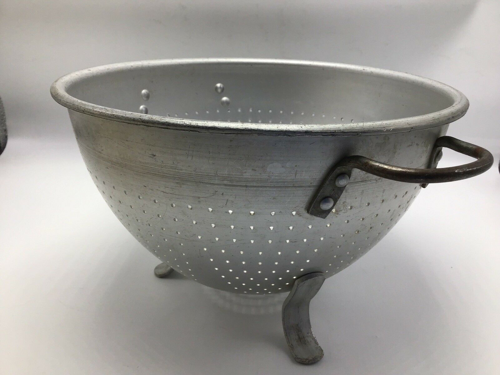 Wear-Ever Colander A-3123 Footed Heavy Duty Aluminum Handles 9