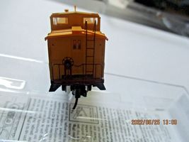 Micro-Trains # 10050570 MEDFORD, TALENT & LAKECREEK 36' Steel Caboose N-Scale image 6