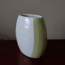Ceramic Vase, White Green with Yellow Lily Flower, 5", Excellent condition image 4