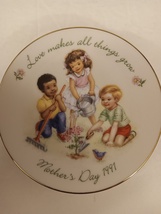 Avon Mother&#39;s Day 1991 Porcelain Collector Plate - Love Makes All Things... - $14.99
