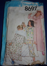 Simplicity Girl’s Robe Nightgown & Pajamas Size 7-8 #8697 - $4.99