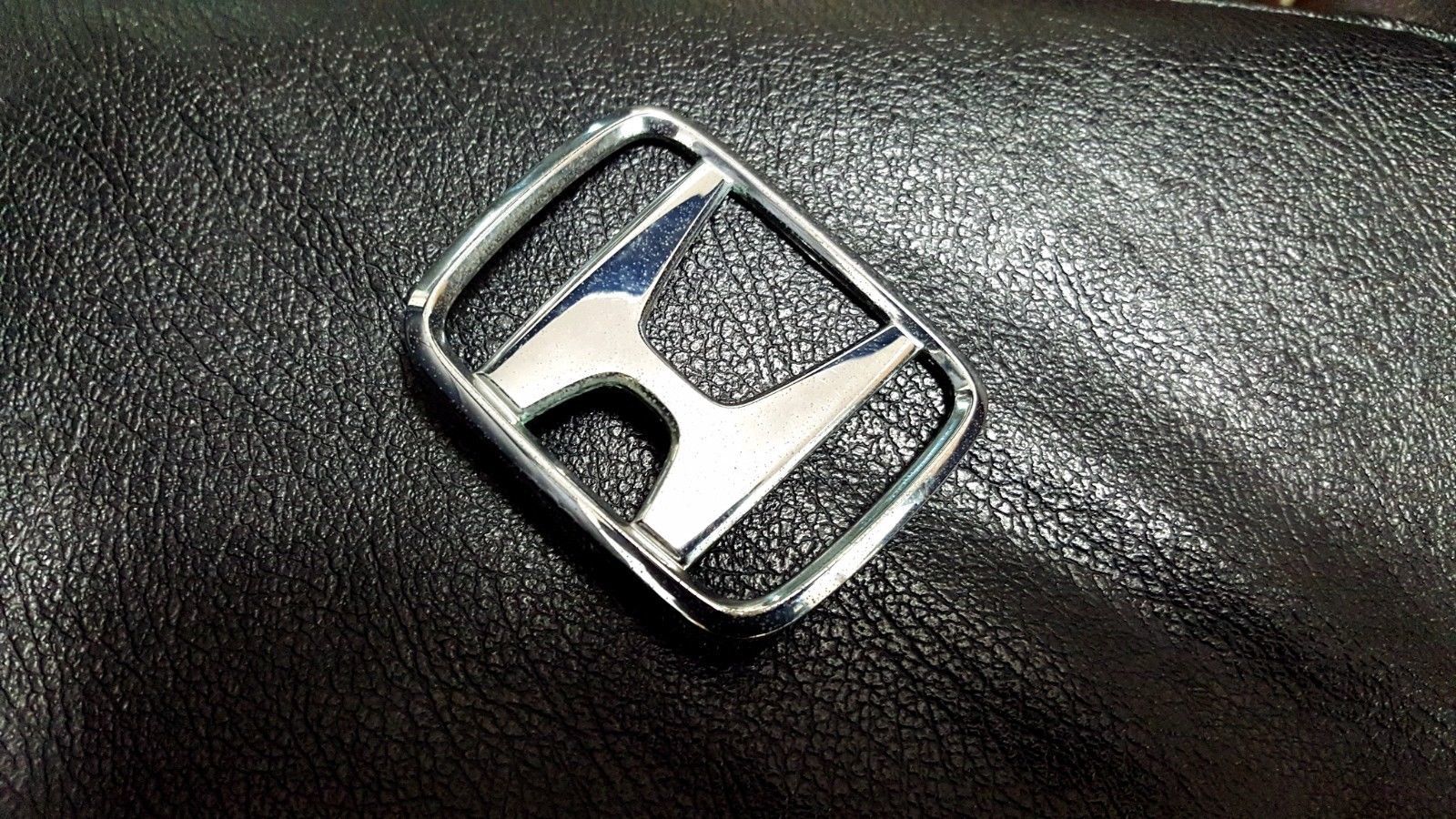 HONDA ACCORD PART # 75701-SV4-A000 SILVER REAR EMBLEM TRUNK LOGO